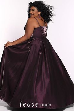 Style Kathy Sydneys Closet Purple Size 26 Corset Ball gown on Queenly