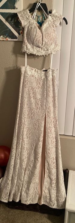 White Size 0 Side slit Dress on Queenly