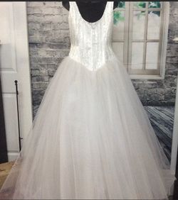 Demetrois White Size 10 Floor Length Ball gown on Queenly