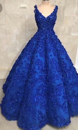 Style Reviews of sleeveless v-neck formal ball gowns Darius Cordell Blue Size 6 Floor Length Black Tie Ball gown on Queenly