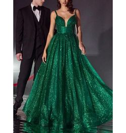 Style Emerald Green Sweetheart Neckline Glitter A-line Ball Gown Cinderella Divine Green Size 8 Lace Floor Length Sheer Ball gown on Queenly