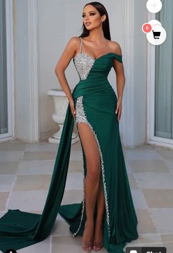 Portia and Scarlett Green Size 2 Floor Length Prom Pageant Side slit Dress on Queenly