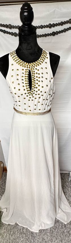 White Size 6 Straight Dress on Queenly