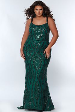 Style SC7332 Sydney's Closet Green Size 16 Fitted Train Plus Size Mermaid Dress on Queenly