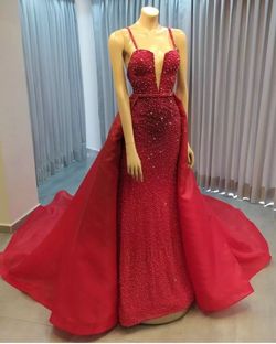 Julio Gonzalez Red Size 0 Plunge Prom Floor Length Train Dress on Queenly