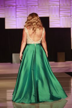 Green Size 6 Ball gown on Queenly