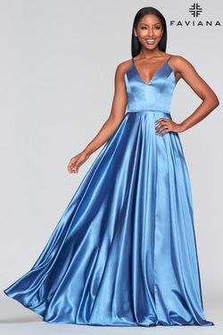 Style S10209 Faviana Blue Size 0 Pockets V Neck Military Floor Length A-line Dress on Queenly