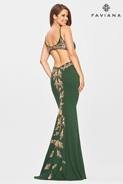 Style S10668 Faviana Green Size 4 V Neck Fitted Tall Height Emerald Cut Out Mermaid Dress on Queenly