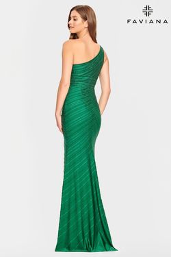Style S10805 Faviana Green Size 2 Pattern Side slit Dress on Queenly