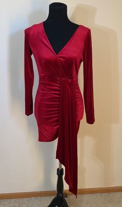 Windsor Red Size 4 Midi Homecoming Cocktail Dress on Queenly