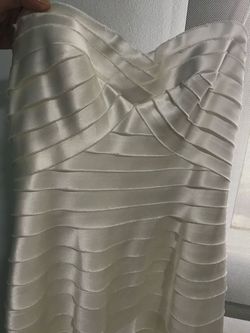 BCBG White Size 0 Ball gown on Queenly