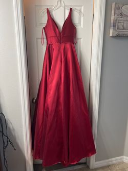 Mac Duggal Red Size 0 Short Height Pageant Straight Dress on Queenly