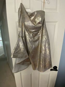 Ashley Lauren Gold Size 8 Floor Length Midi Cocktail Dress on Queenly