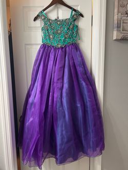 Mac Duggal Green Size 10 Short Height Pageant Ball gown on Queenly