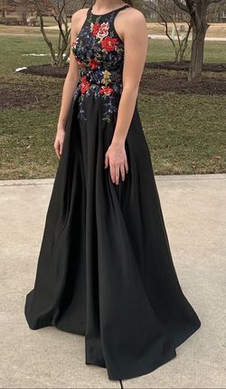 Dave and Johnny Black Size 0 Prom Ball gown on Queenly