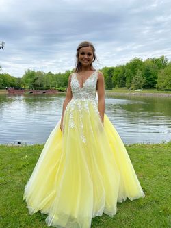 Jovani Yellow Size 00 Lace Floral Ball gown on Queenly