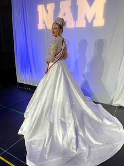 Jovani White Size 10 Sleeves Cotillion Backless Silk Appearance Ball gown on Queenly