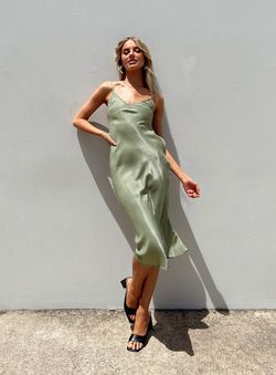 Style 1185808 Princess Polly Green Size 0 Polyester V Neck Winter Formal Cocktail Dress on Queenly
