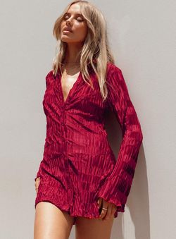 Style 1185654 Princess Polly Red Size 0 Mini Long Sleeve Cocktail Dress on Queenly