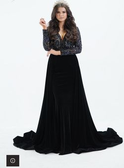 Johnathan Kayne Black Size 2 Floor Length Sleeves Velvet Ball gown on Queenly