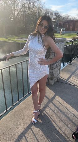 Ashley Lauren  White Size 0 Summer Floor Length Side slit Dress on Queenly