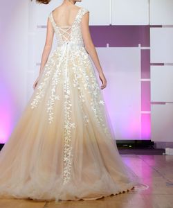 Sherri Hill Nude Size 0 Tulle Silk Shiny Ball gown on Queenly