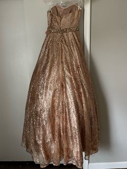 Mac Duggal Nude Size 4 Prom Ball gown on Queenly
