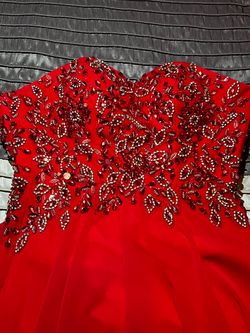 platinum Red Size 0 Black Tie Ball gown on Queenly