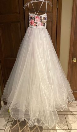Sherri Hill White Size 0 Train Dress on Queenly