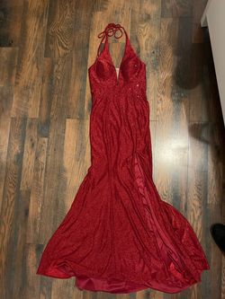 Red Size 6 Straight Dress on Queenly