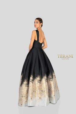 Style 1912E9180 Terani Couture Black Size 6 Floor Length Pageant Ball gown on Queenly