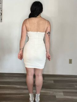 Windsor White Size 4 Summer Cocktail Dress on Queenly