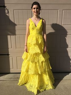 Sherri Hill Yellow Size 0 Prom Lace Train Dress on Queenly