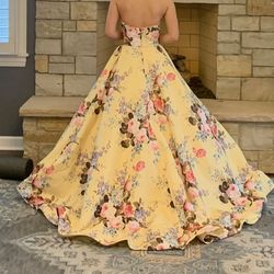 Sherri Hill Yellow Size 0 Black Tie Ball gown on Queenly
