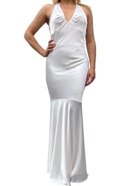 Style SATIN EVENING GOWN Issue New York White Size 0 Tall Height Straight Dress on Queenly
