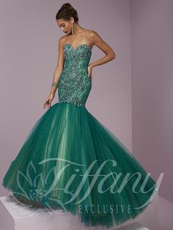 Style 46098 Tiffany Designs Green Size 14 Emerald Train Mermaid Dress on Queenly