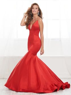 Style 16411 Tiffany Designs Red Size 12 Fitted Train V Neck Mermaid Dress on Queenly