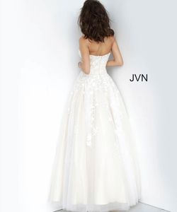 Style JVN1831 Jovani White Size 0 Tulle Floor Length Strapless Ball gown on Queenly