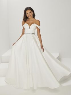 Style 16936 Tiffany Designs White Size 4 Train Prom Sequined Floor Length Ball gown on Queenly