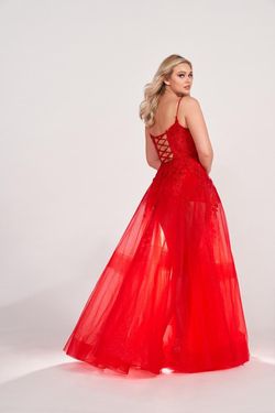 Style EW34032 Ellie Wilde Red Size 0 Tulle Tall Height Lace Floor Length Ball gown on Queenly