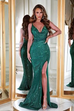 Style PS23254 Portia and Scarlett Green Size 10 Emerald Side slit Dress on Queenly