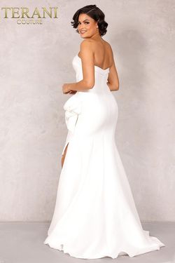 Style 2111P4019 Terani Couture White Size 14 Floor Length Prom Side slit Dress on Queenly