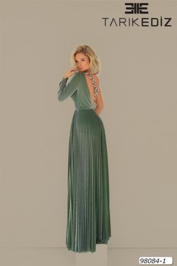 Style 98084 Tarik Ediz Green Size 14 Tall Height Black Tie Jersey Side slit Dress on Queenly