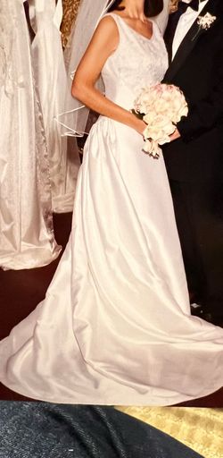 Carolina Herrera White Size 8 Floor Length Wedding 50 Off Straight Dress on Queenly