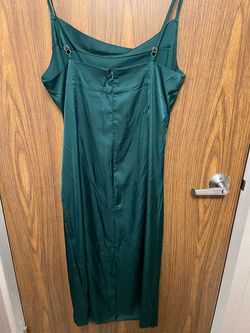 Nicole Miller Green Size 8 Midi Cocktail Dress on Queenly