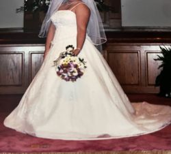 White Size 20 Ball gown on Queenly