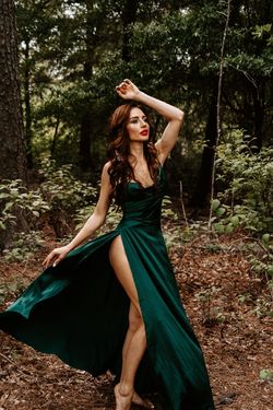 Green Size 0 Side slit Dress on Queenly