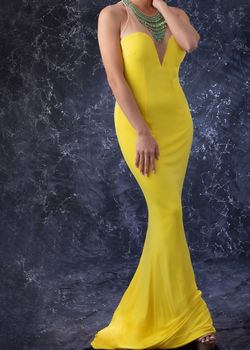 Ashley Lauren Yellow Size 6 Floor Length Medium Height Mermaid Dress on Queenly