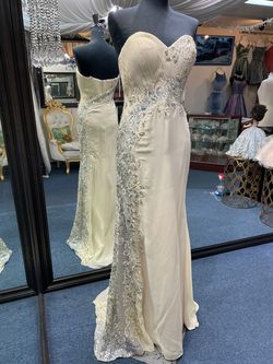 Cinderella Divine Nude Size 4 Straight Dress on Queenly