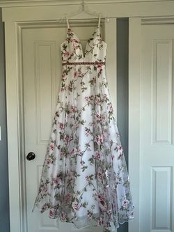 Dave and Johnny White Size 6 Cotillion Ball gown on Queenly